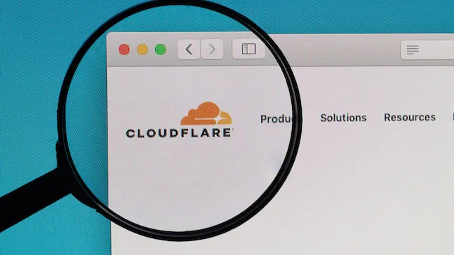 AI Labirenti: Cloudflare’ın Yeni Aracı, Sahte Web Sayfaları ile AI Tarayıcılarını Kandırıyor