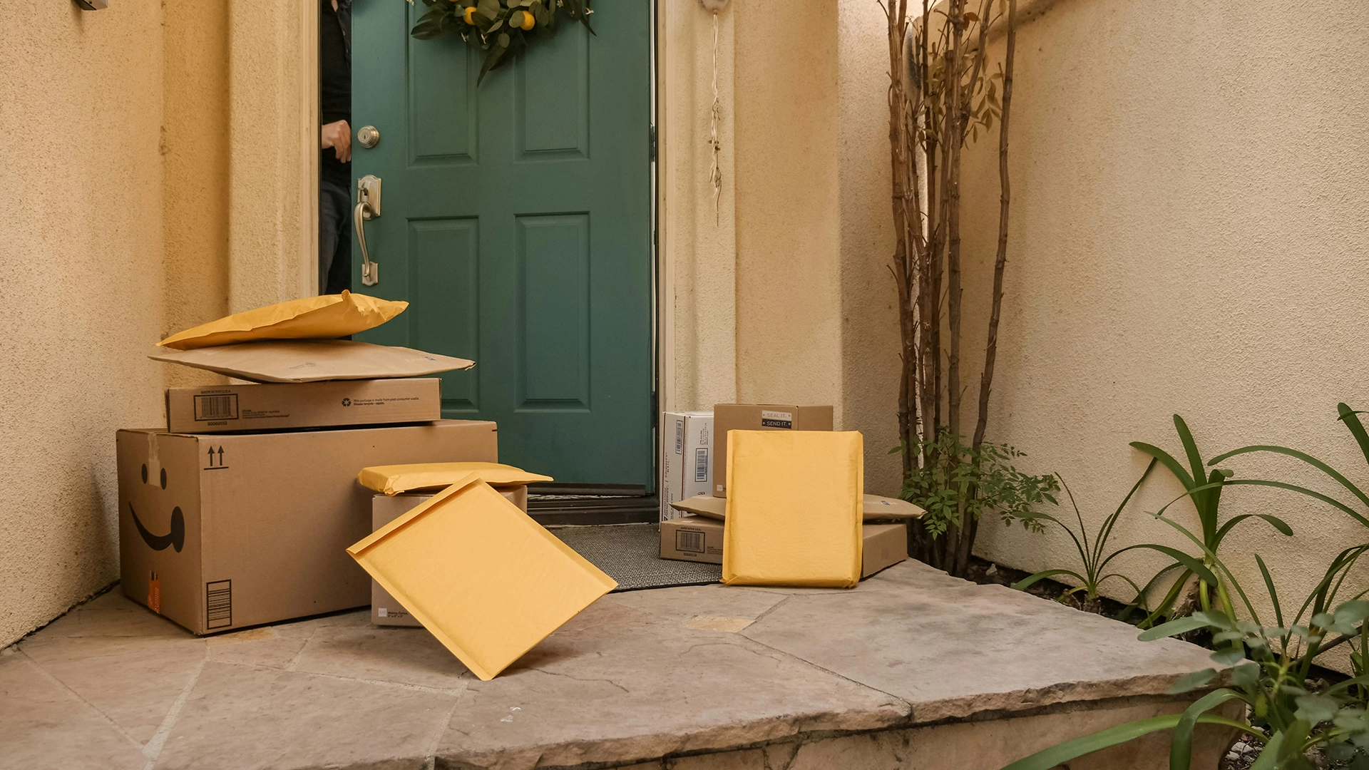 Gümrük Tarifeleri, Çinli Satıcıları Amazon’dan Uzaklaştırıyor veya Fiyat Artışlarına Yönlendiriyor