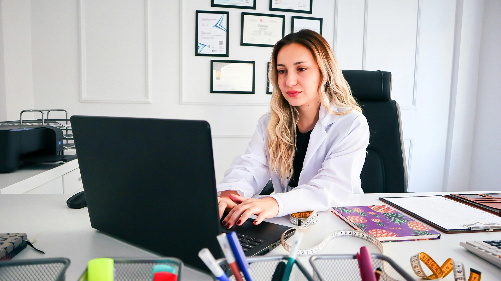Araştırmacılar, AI Modellerinin Medikal Tavsiyelerde Irksal ve Sosyoekonomik Önyargıları Ortaya Koyduğunu Açıkladı