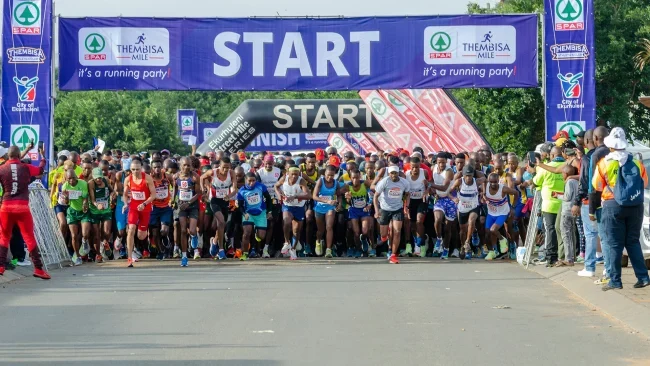 İnsansı Robotlar, İnsanlarla Birlikte Pekin&rsquo;de İlk Yarı Maratonlarını Koşuyor