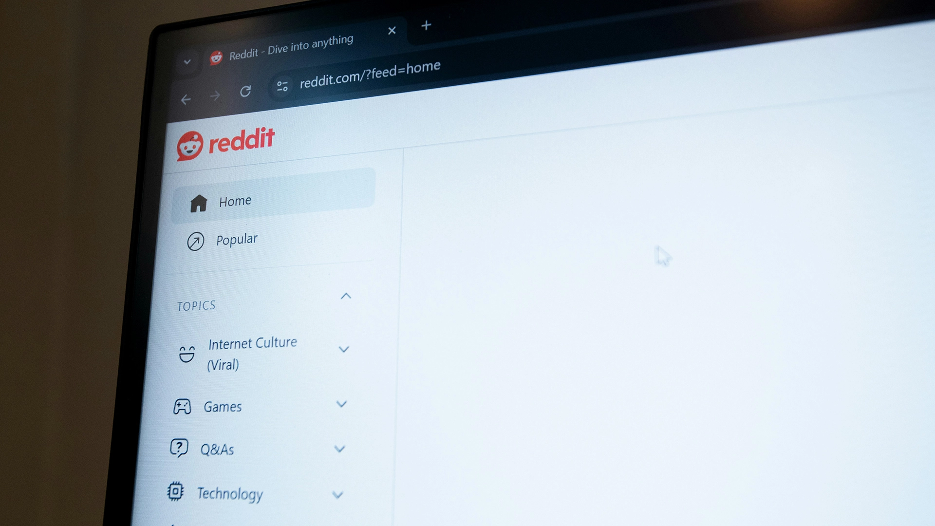 Reddit, Google AI’nin İkinci En Çok Alıntı Yaptığı Kaynak Haline Geliyor, Ancak Kullanıcıları Tutmakta Zorlanıyor