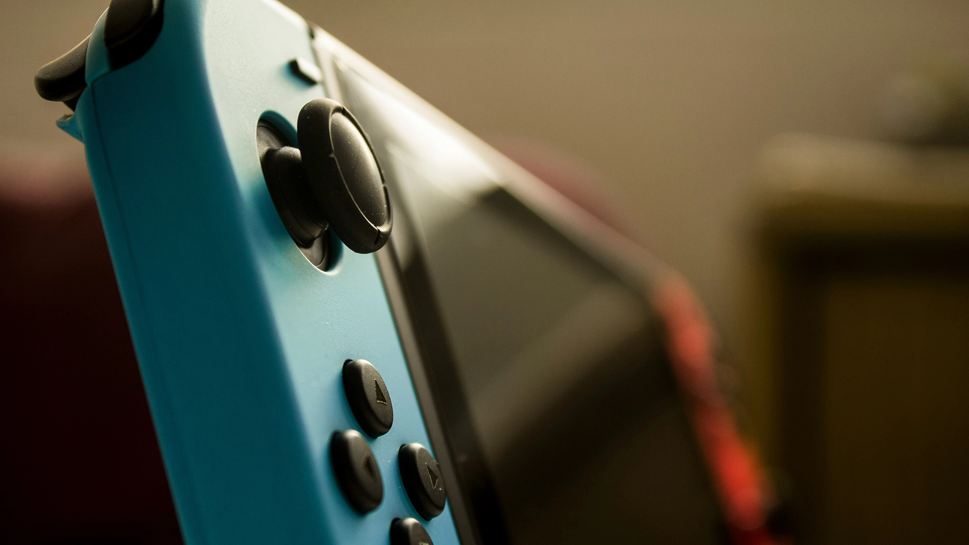 Hayranlar Yeni Nintendo Switch 2’yi Almak İçin Günlerce Sıra Bekliyor, Ancak Bazı Konsollar Hasar Görmüş