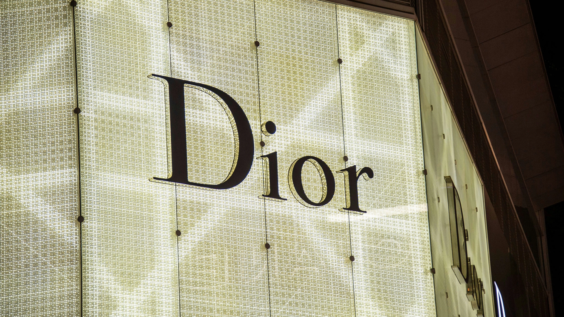 Dior Veri İhlali, ABD Müşterilerinin Kişisel Bilgilerini Açığa Çıkarıyor