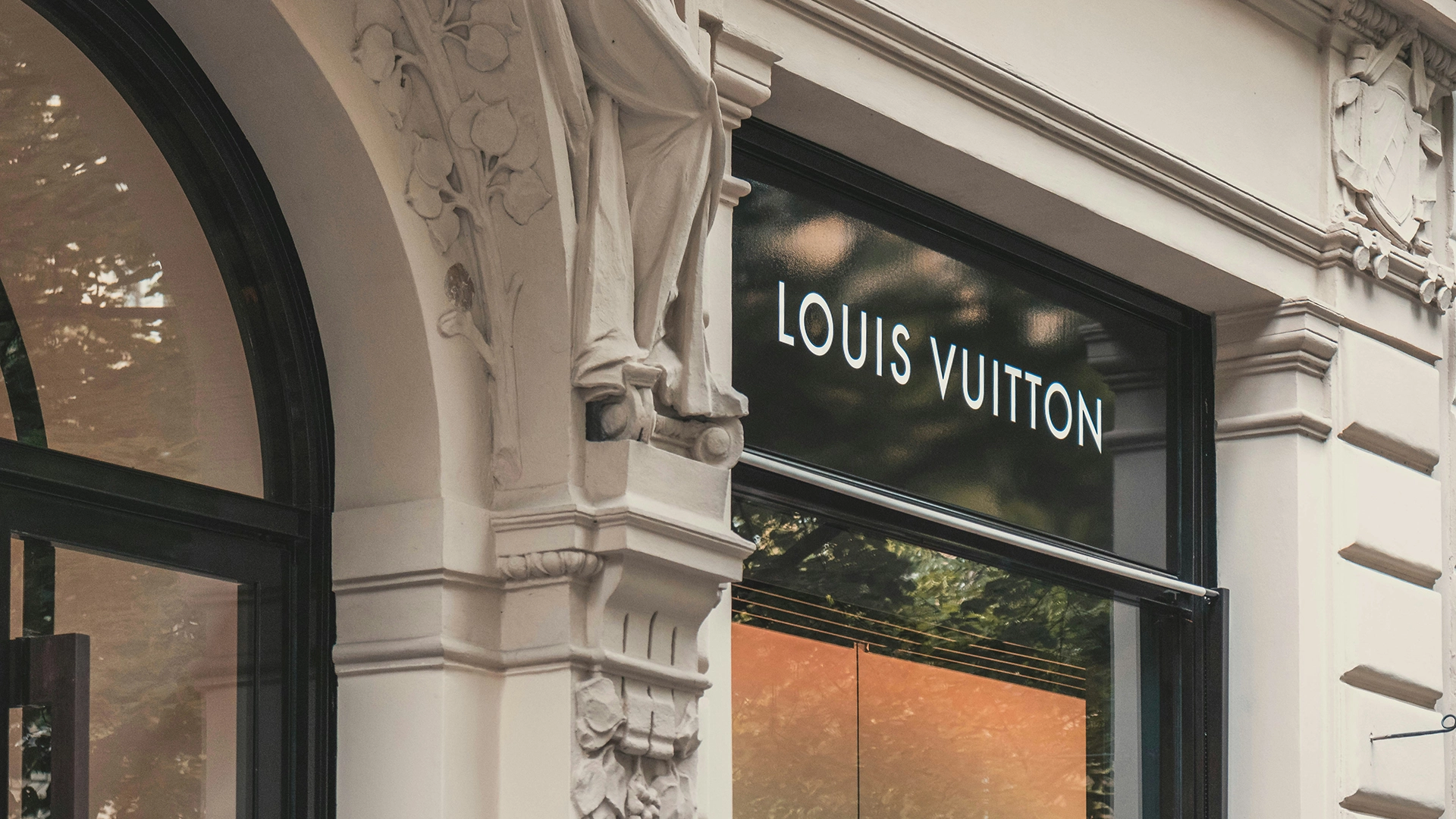 Hong Kong, Louis Vuitton’u 419.000 Müşteriyi Etkileyen Veri İhlali Sonrası Soruşturuyor
