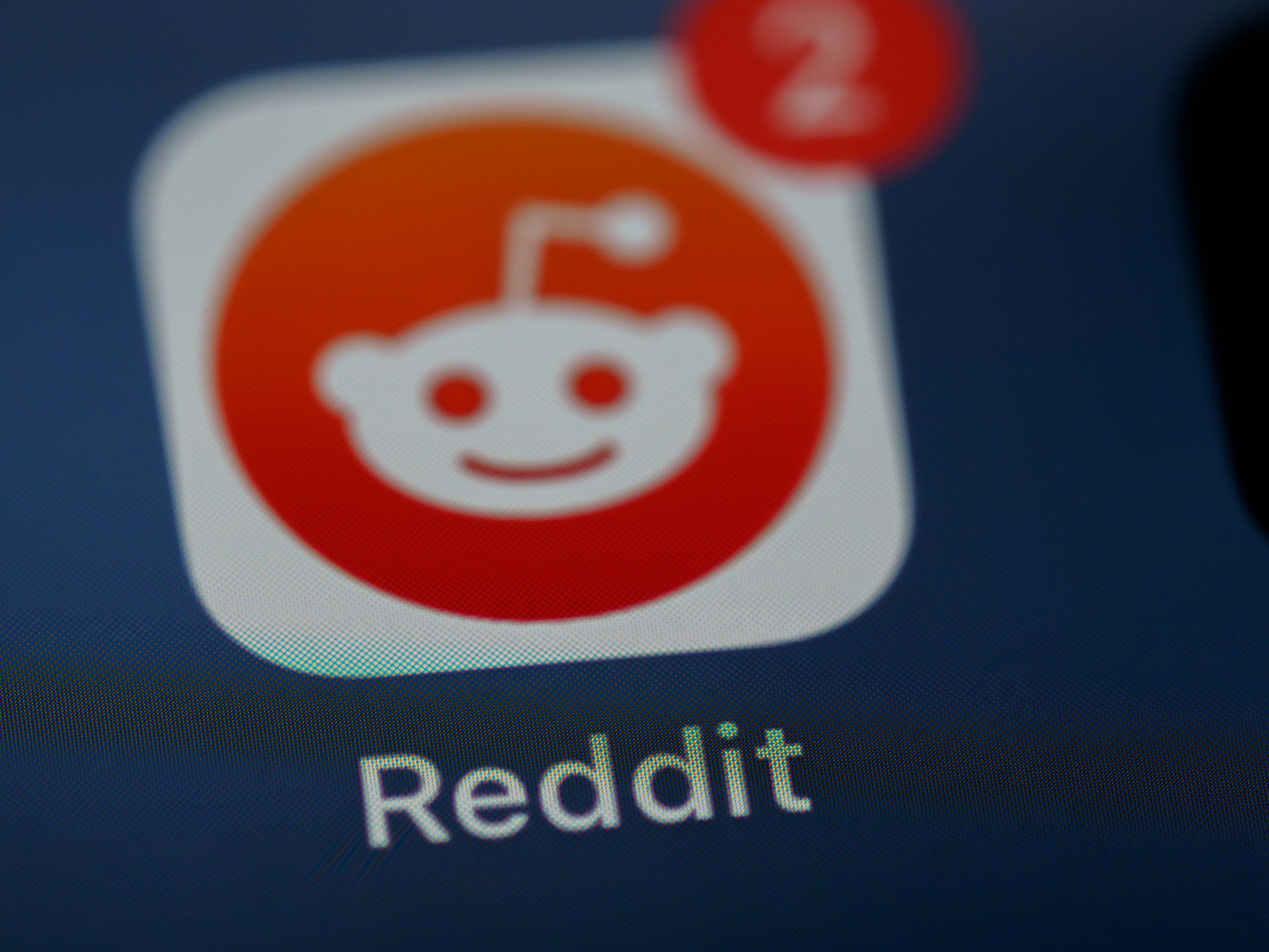 Reddit, İngiltere’de Yeni Yaş Doğrulama Sistemini Devreye Alıyor