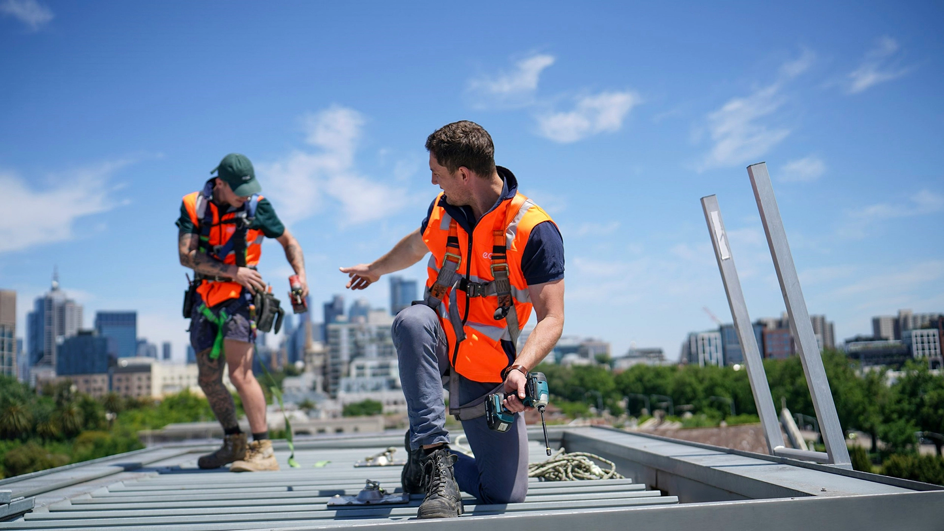 Mavi Yakalı İşler, AI Ofis Rolünü Tehdit Ettikçe Popülerlik Kazanıyor