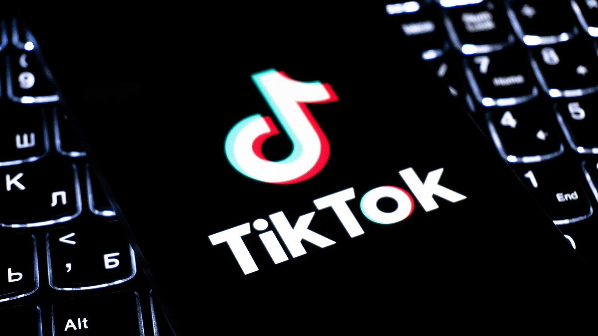 Trump, TikTok’un ABD Operasyonlarını Amerikalı Yatırımcılara Devretme Emrini İmzalıyor